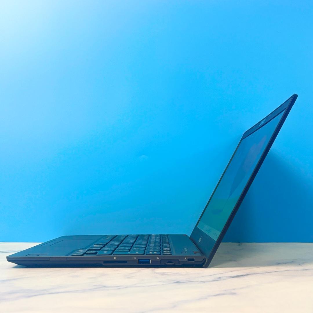 超薄型軽量！メモリ8GB・SSDで快速！指紋センサー・Win11・ノートパソコン