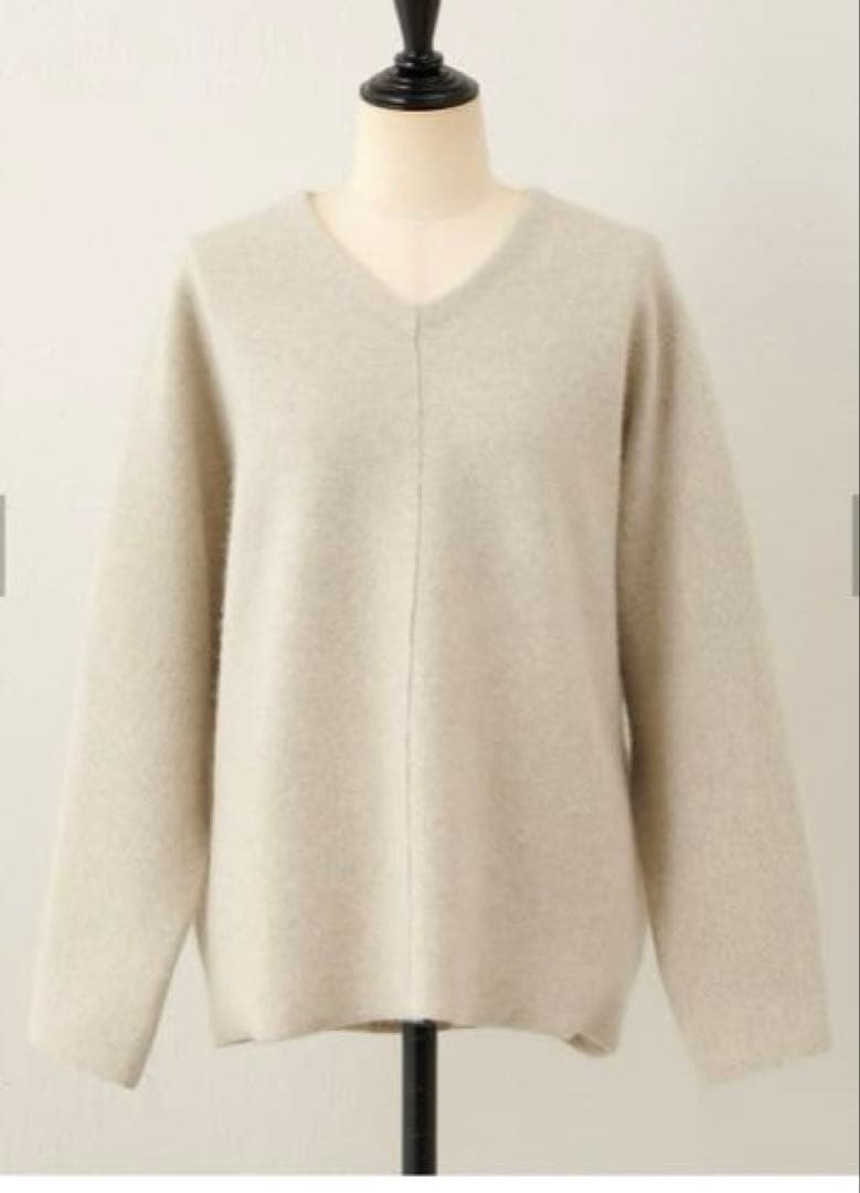 ビアズリー ⭐️セール中　アイボリーファーニットVネックプルオーバー