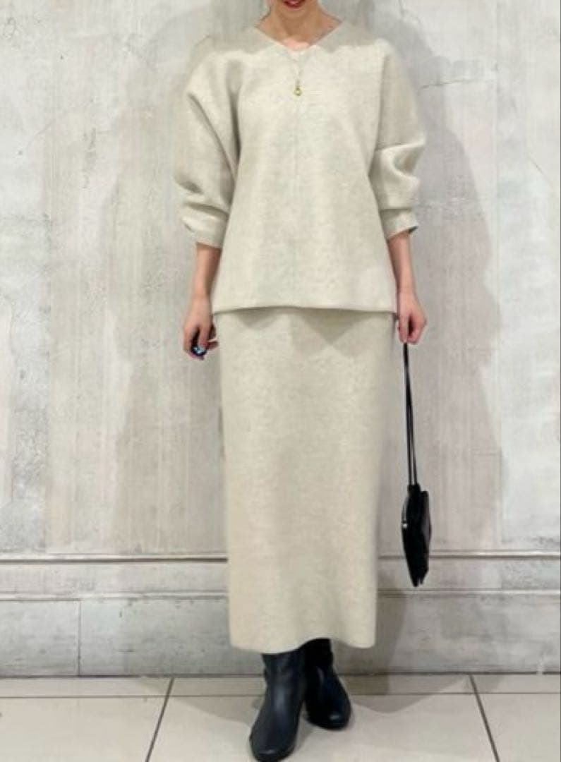 ビアズリー ⭐️セール中　アイボリーファーニットVネックプルオーバー