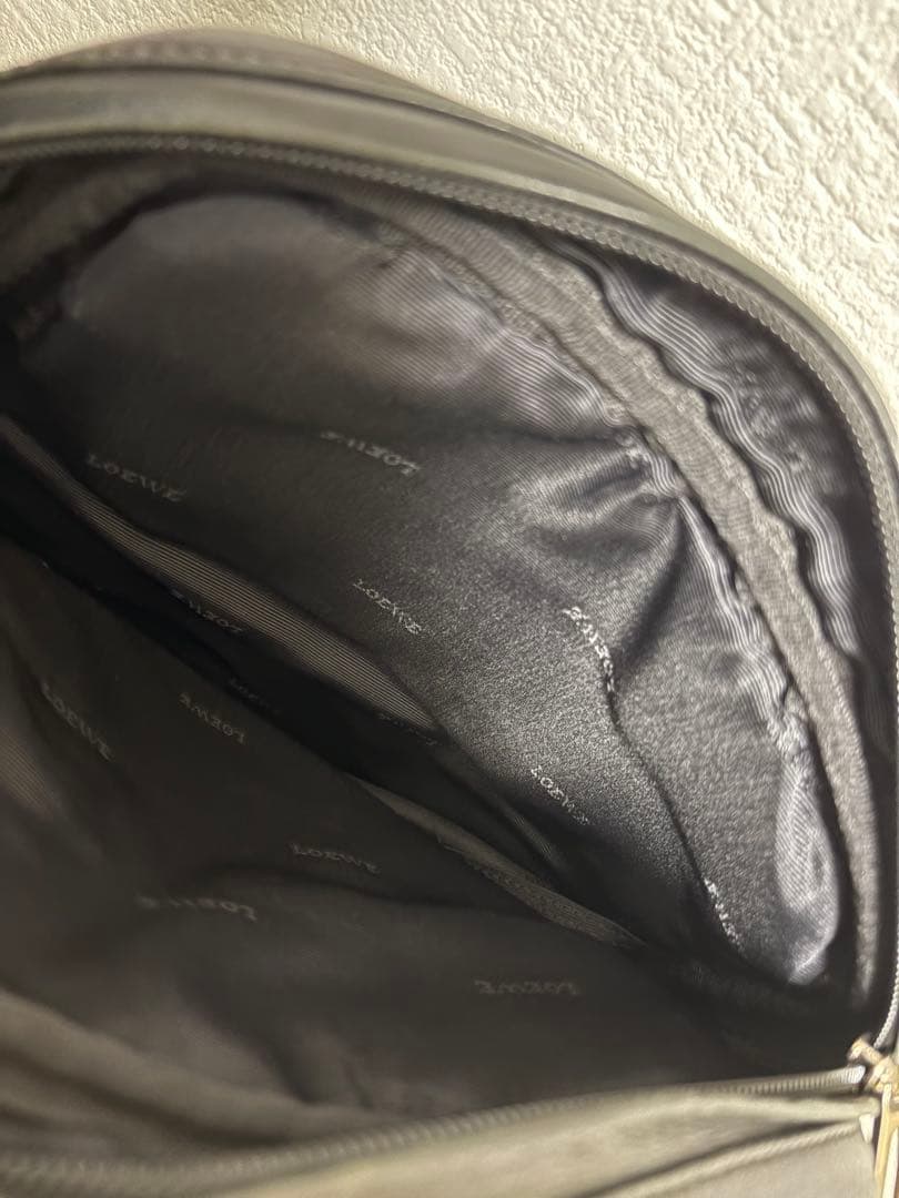 LOEWE レザーメッセンジャーバッグ