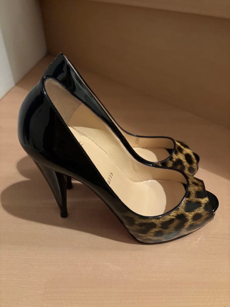 Christian Louboutin ヒョウ柄オープントゥハイヒール