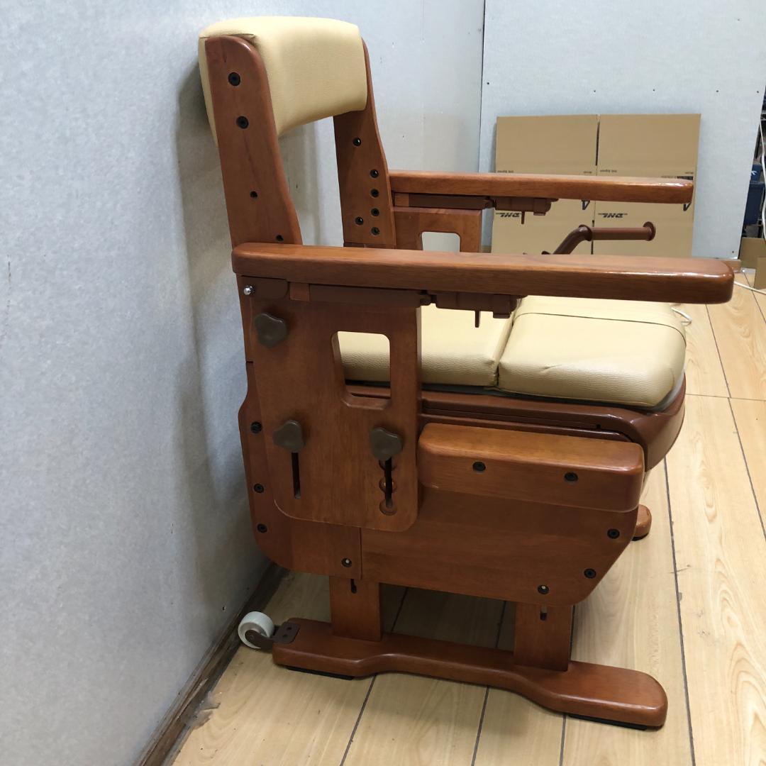 エミリー【暖房便座】自動快適脱臭　家具調トイレセレクトR 250525-1