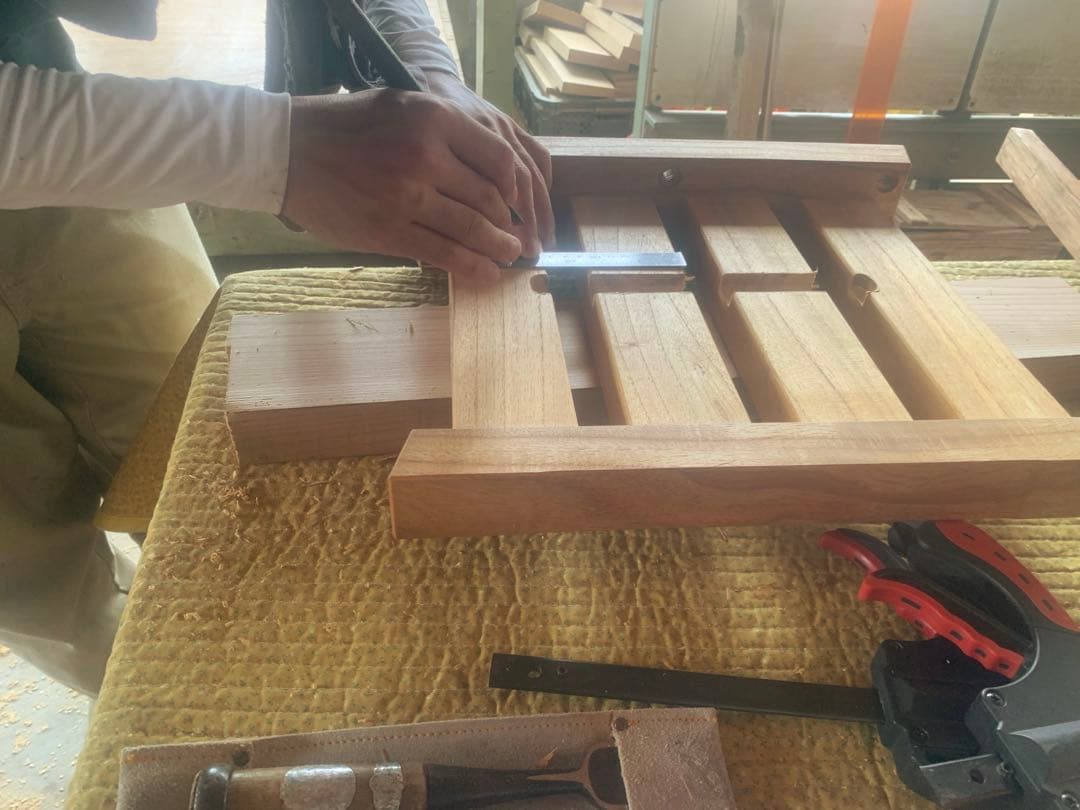 ☆miyako!☆座卓♦︎栴檀一枚板天板スッキリ形状脚枘組＊強度有➕棚板取付