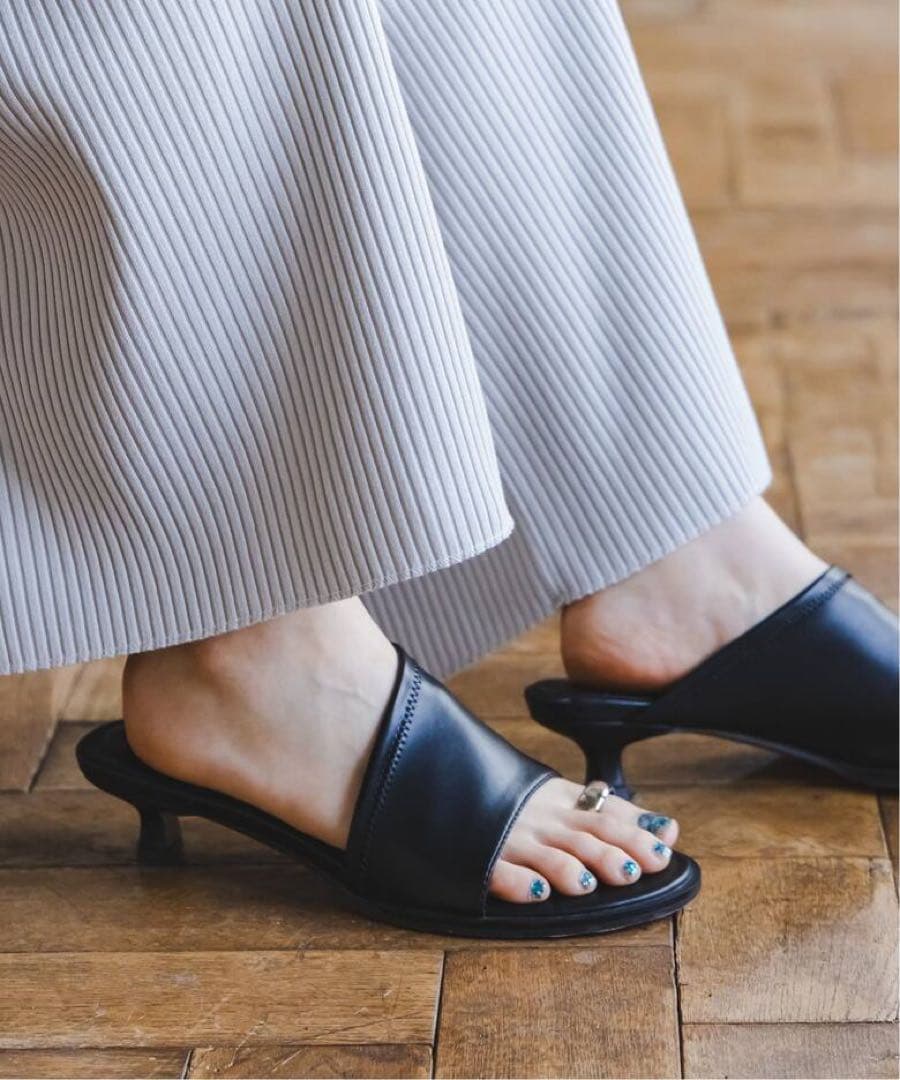 LE VERNIS ルベルニ Toe ring sandals