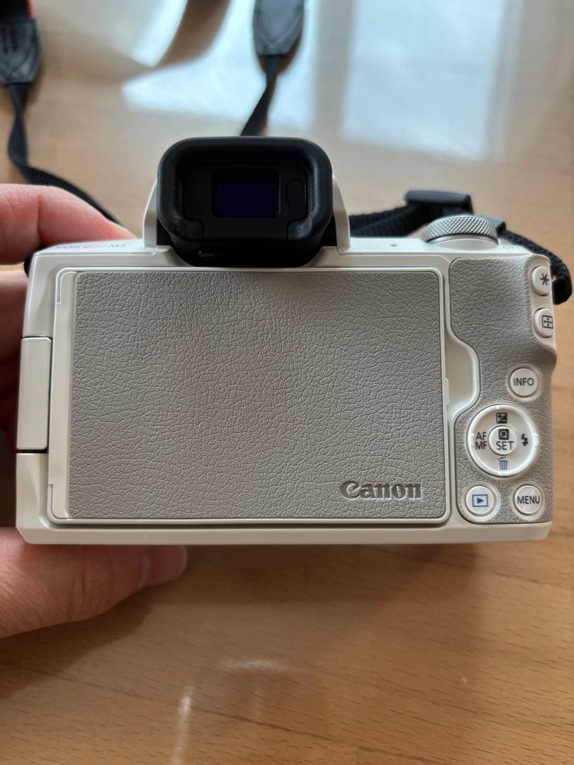 Canon EOS Kiss M2 レンズキット ホワイト 美品 動作確認済み