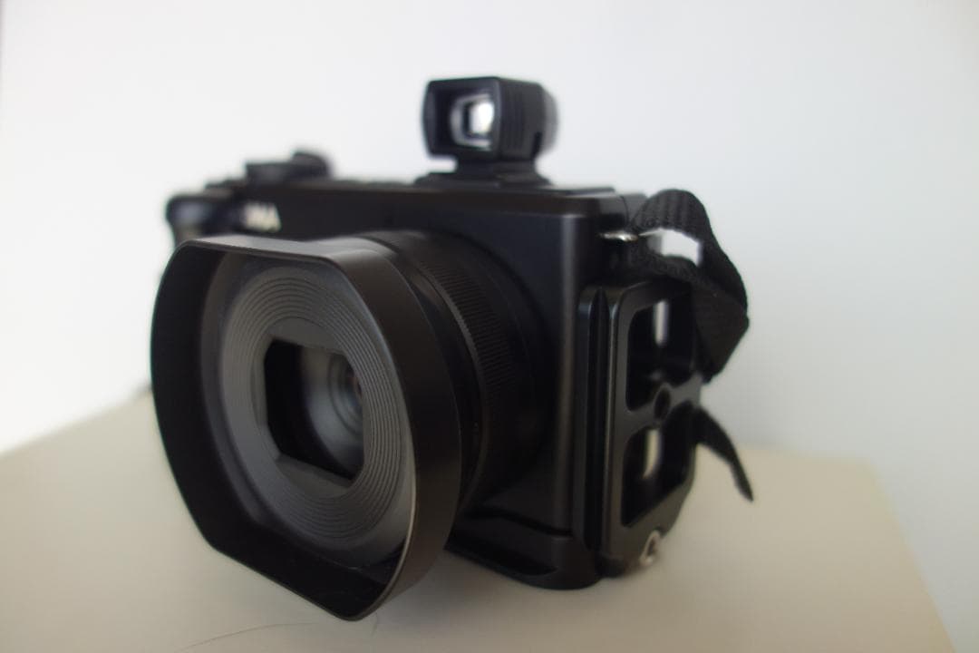 SIGMA DP2 Merrill　デジタルカメラ　元箱・ビューファインダー付