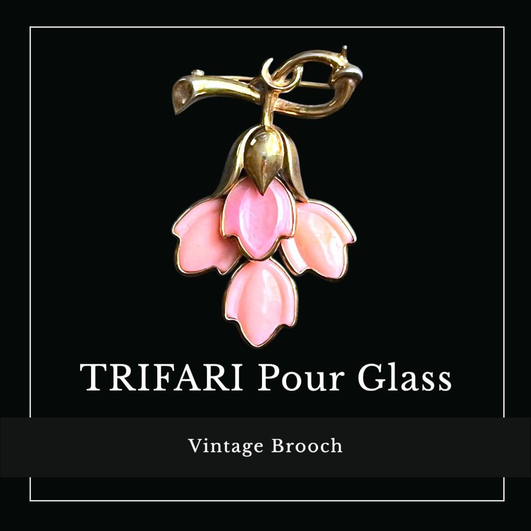 レアカラー☆TRIFARI☆ピンクミルクガラス☆ハナミズキのスイングブローチ