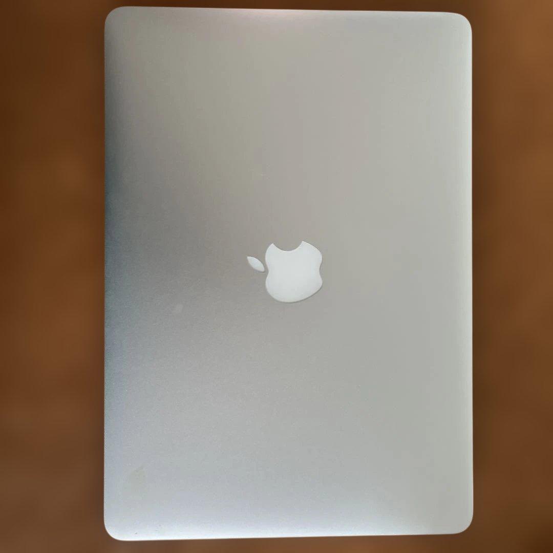 ひ*ろ様 【美品/完動品】MacBook Air 2017 13インチ / 初期