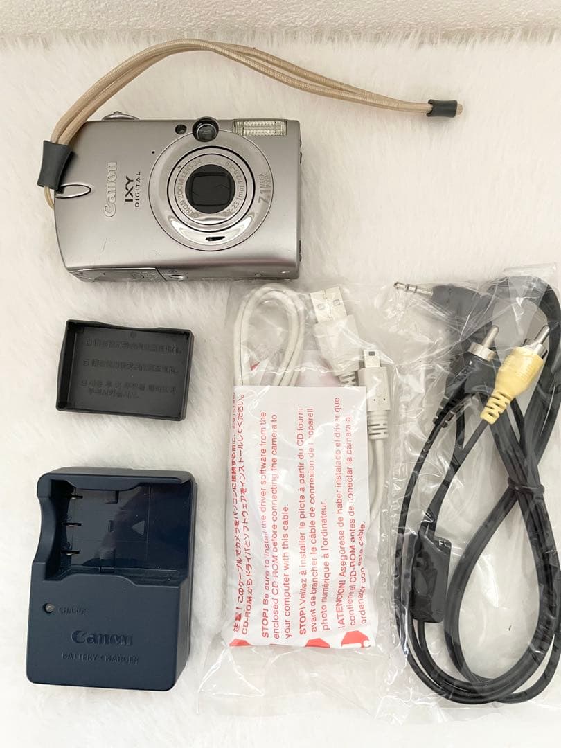 Canon IXY DIGITAL 600 シルバー デジカメ　キャノンイクシー