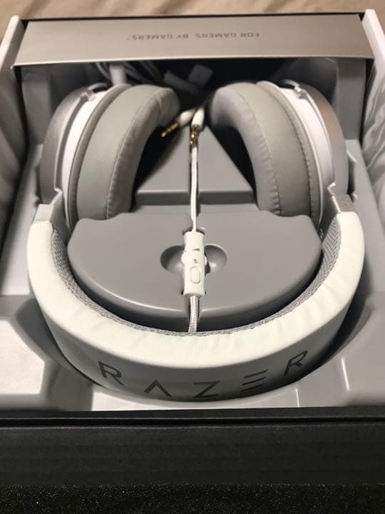 ヘッドホン Razer KRAKEN 7.1 V2 OVAL MERCURY WHITE