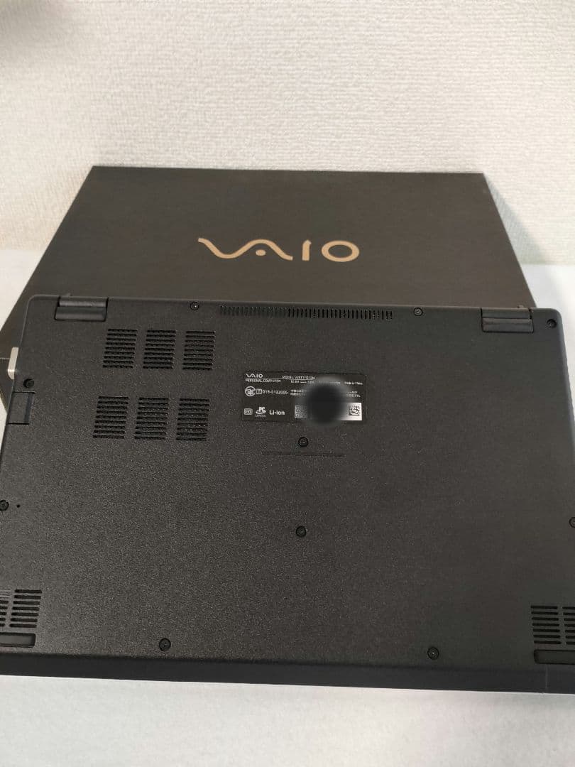 VAIO ノートPC シルバー　VJS111D12N