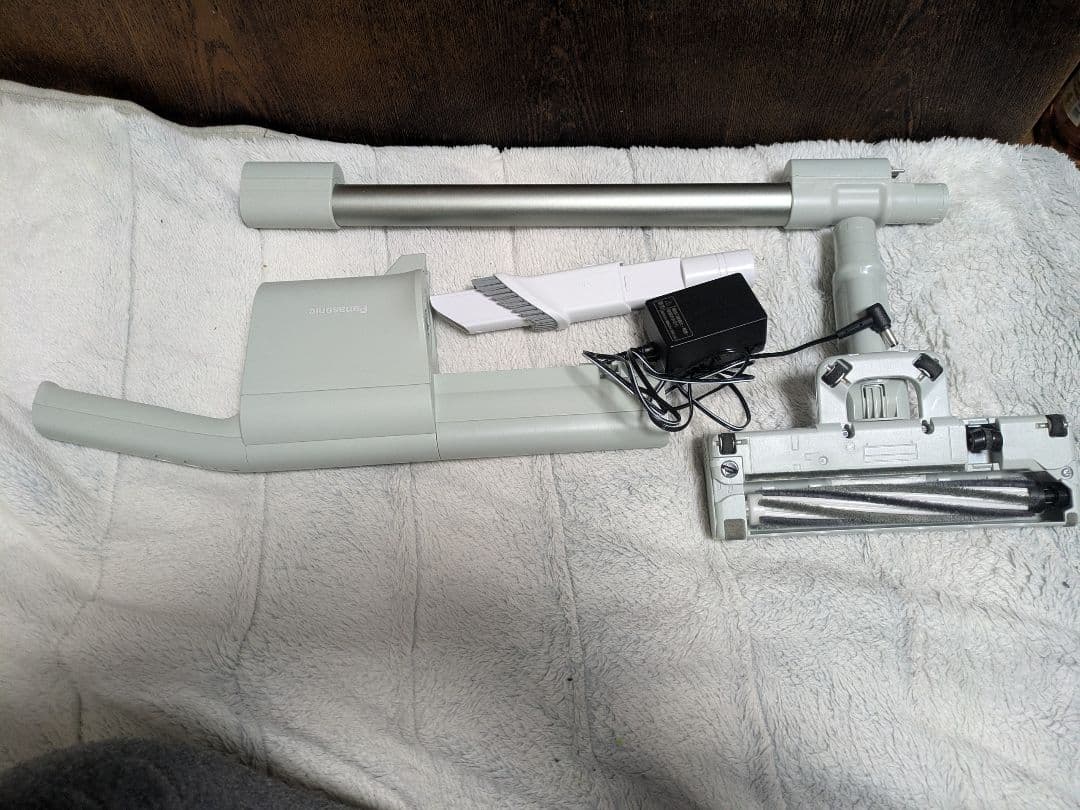 2024年式　パナソニック 充電式掃除機 コードレスクリーナー MC-SB33J