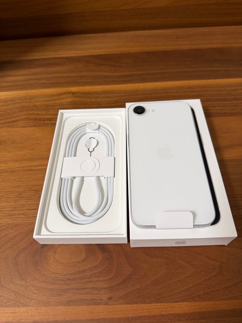 新品 iPhone16e 512GB ホワイト バッテリー容量100%