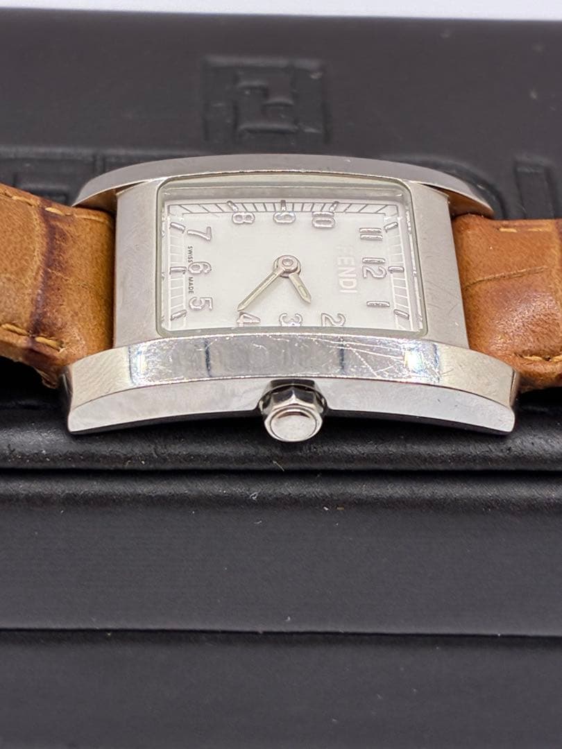 FENDI フェンディ 良品 レディース腕時計 7000L 箱付き 稼働