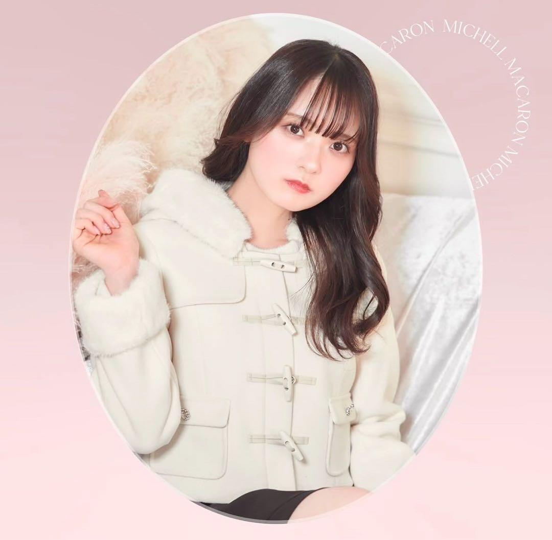 【最終値下げ】 ミシェルマカロン　ダッフルショートコート　ホワイト　フリーサイズ