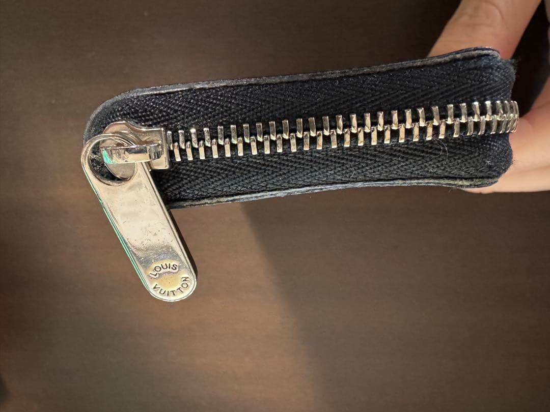 LOUIS VUITON ジッピー・ パース