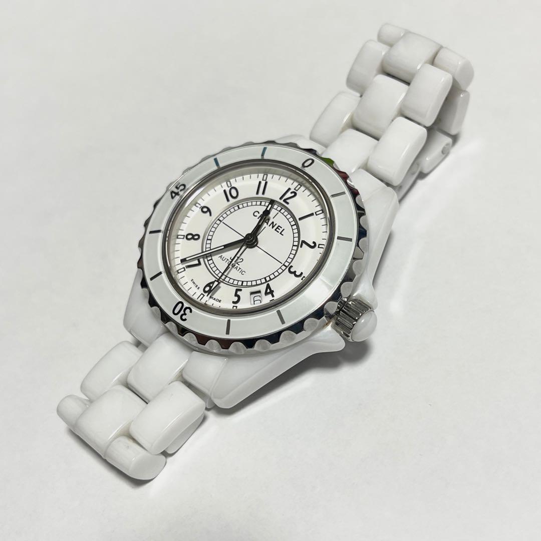 S*a様 CHANEL ホワイト セラミック 時計　J12 33ミリ