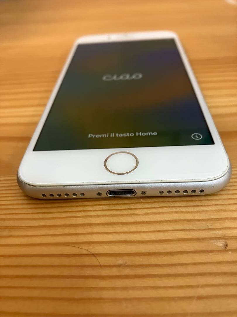 Apple iPhone 8 シルバー 本体 SIMロック無し 64GB