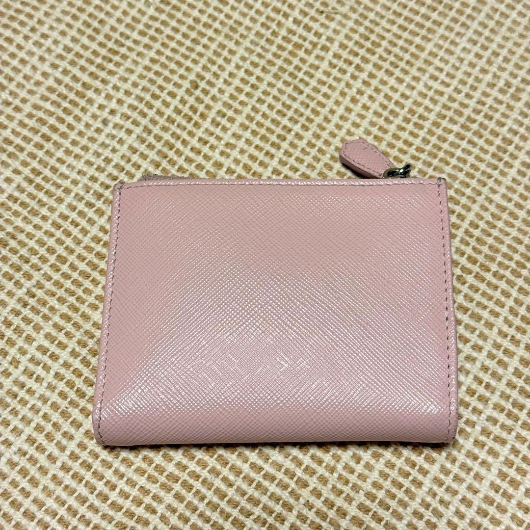 プラダ 折り財布 三角ロゴ サフィアーノレザー ピンク 1ML050