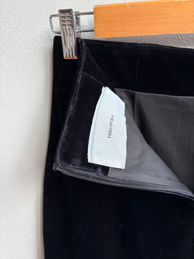 todayful ペンシルベロアスカート