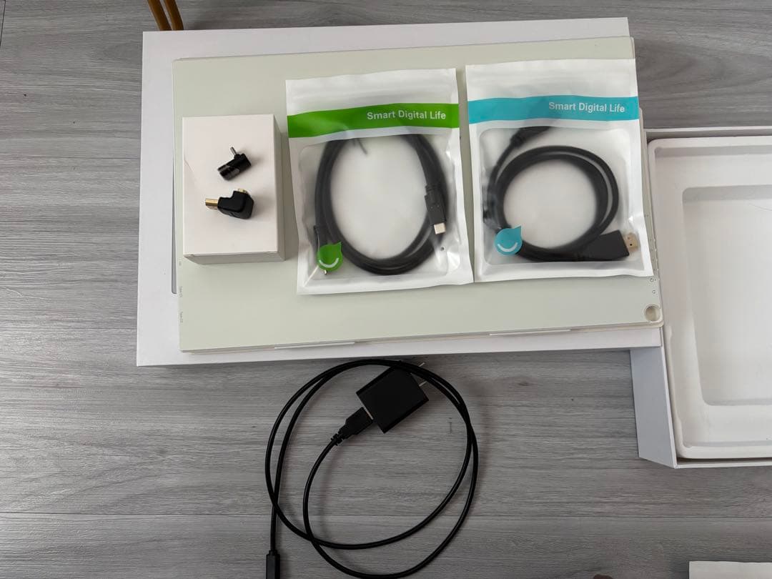 15.6インチ モバイルモニター ホワイト 60hz