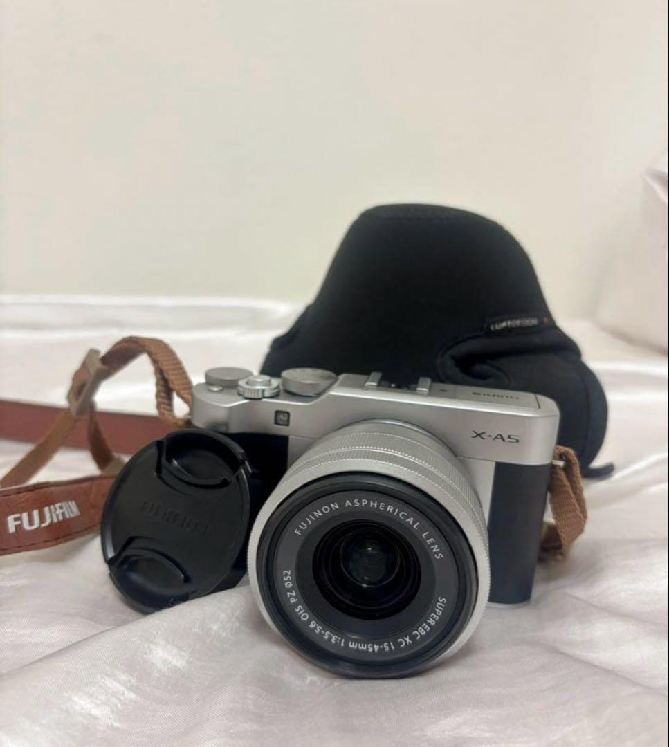 FUJIFILM X-A5 シルバー × XC15-45mmレンズキット