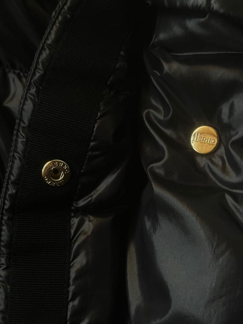 【お値下げ中】HERNO ブラック超軽量ダウンジャケット
