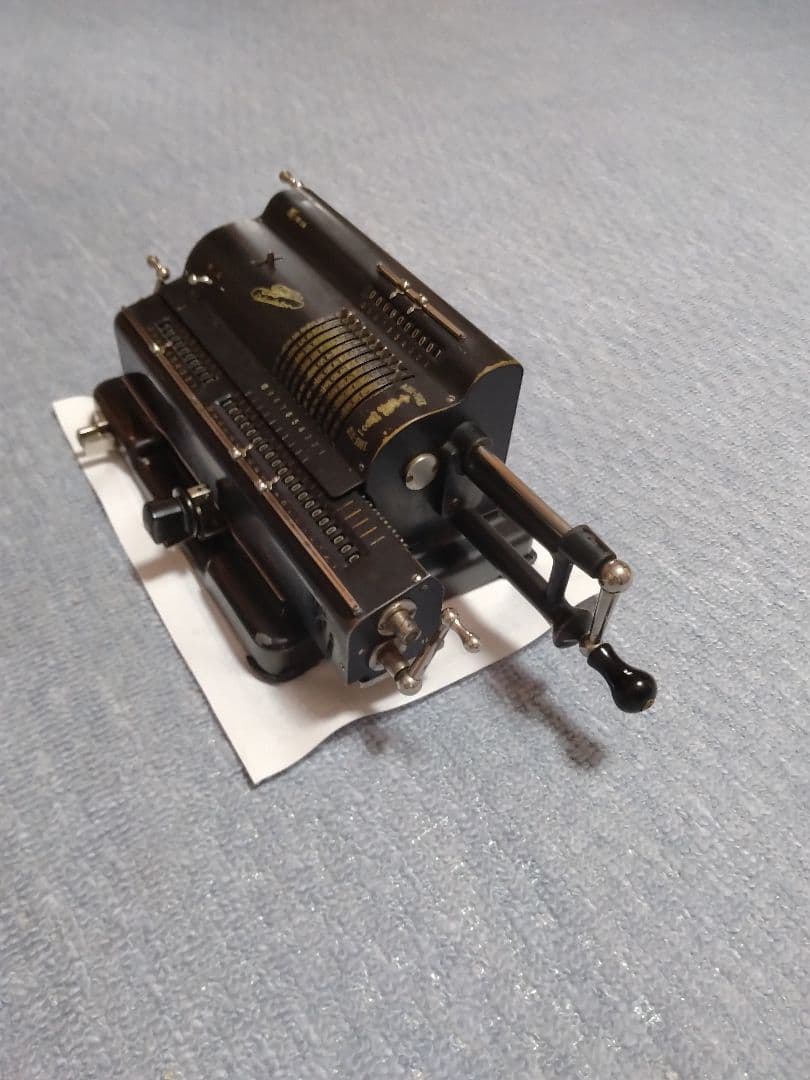 希少 アンティーク　昭和20年代 タイガー計算機　手回し式計算機