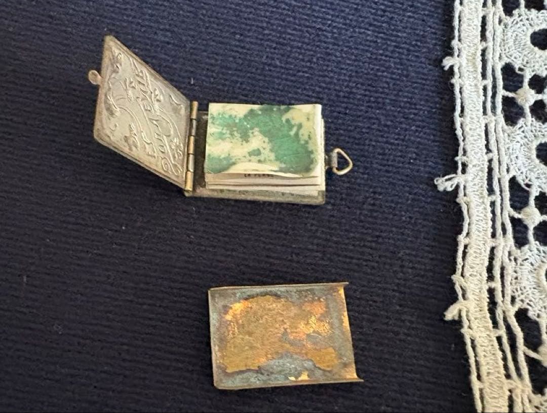 フランスアンティーク　ミニチュア　カルネドバル型　写真　ペンダントトップ