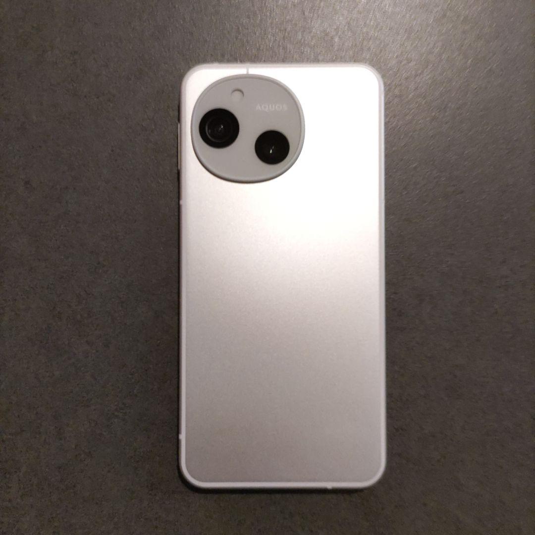 SHARP　AQUOS sense10　人気のライトシルバー