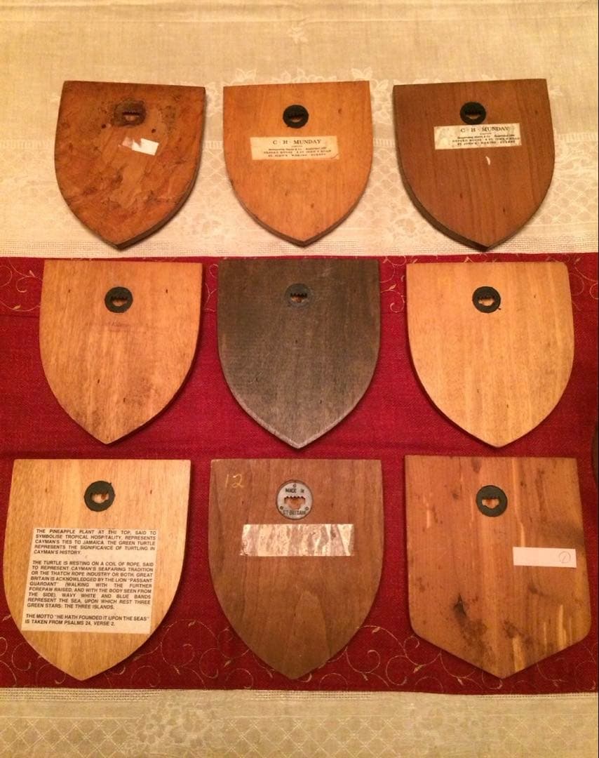アンティーク　木製盾コレクション 19枚セット