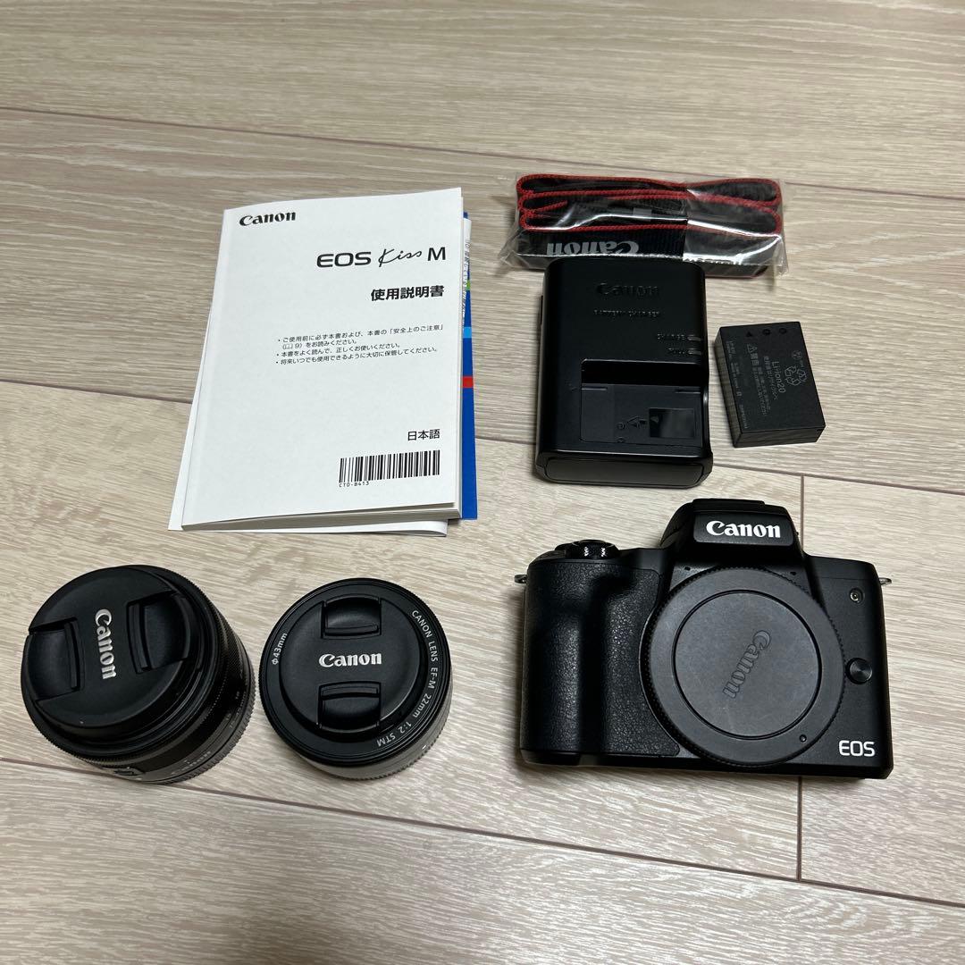 キヤノンミラーレス一眼カメラ　「EOS　Kiss　M」ダブルレンズキット+おまけ