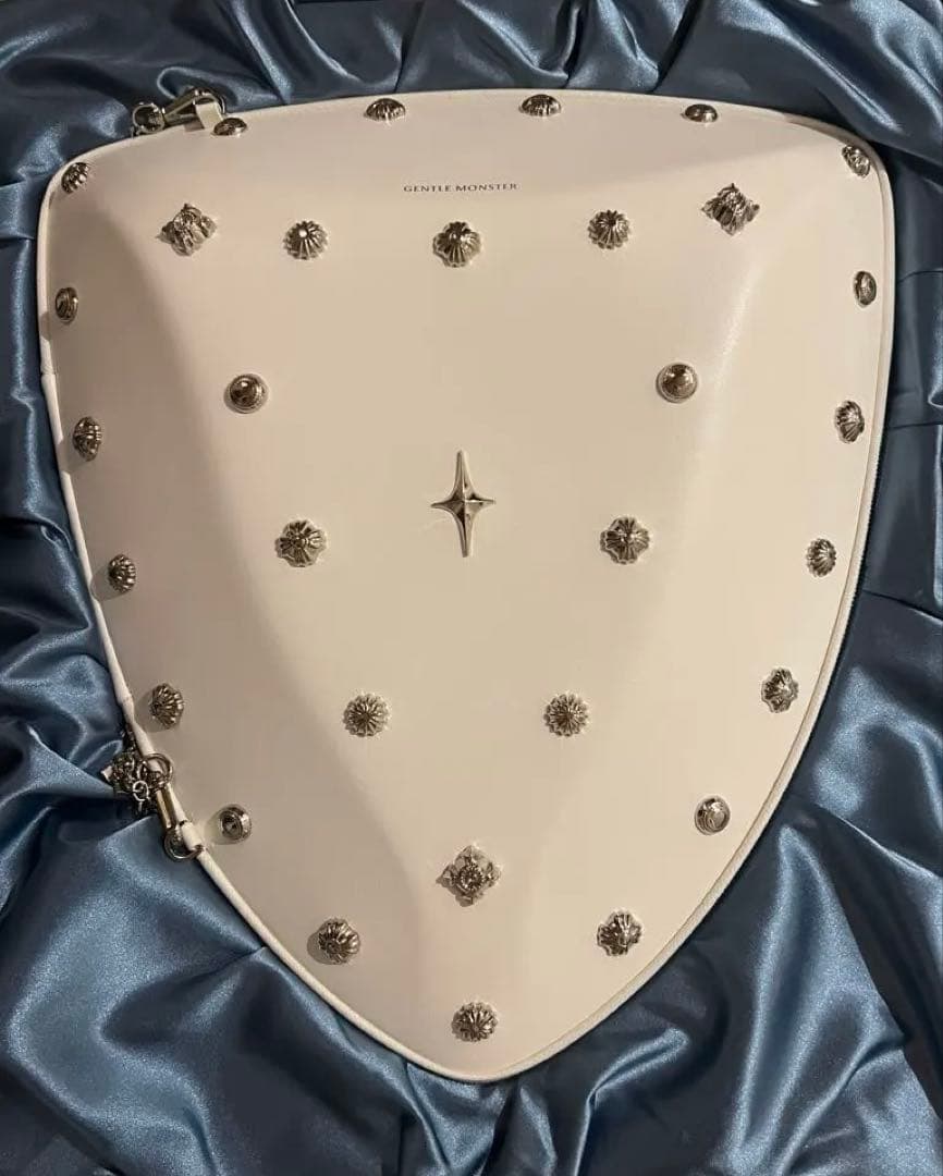 非売品　GENTLE MONSTER 盾