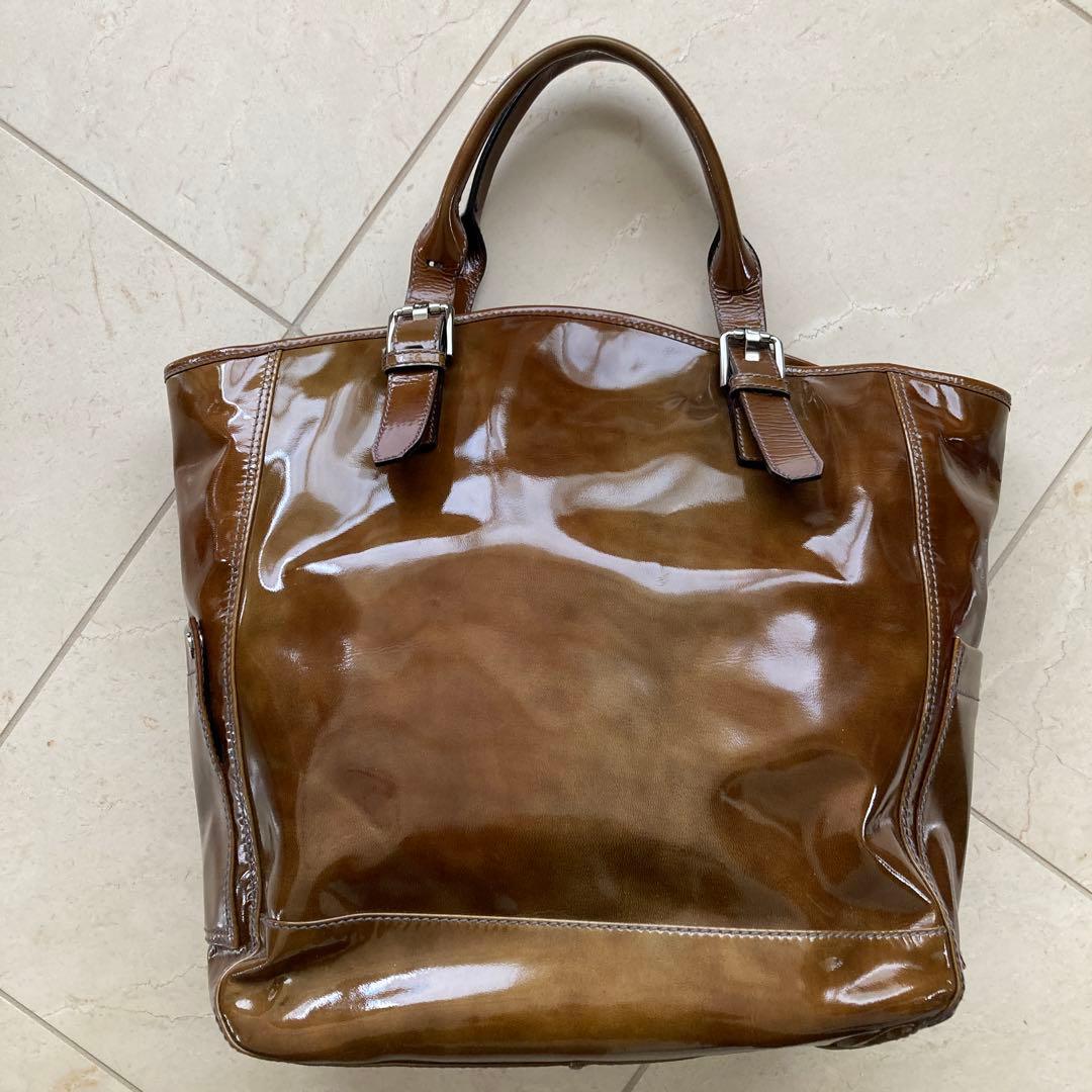 フェラガモ エナメルトートバッグ