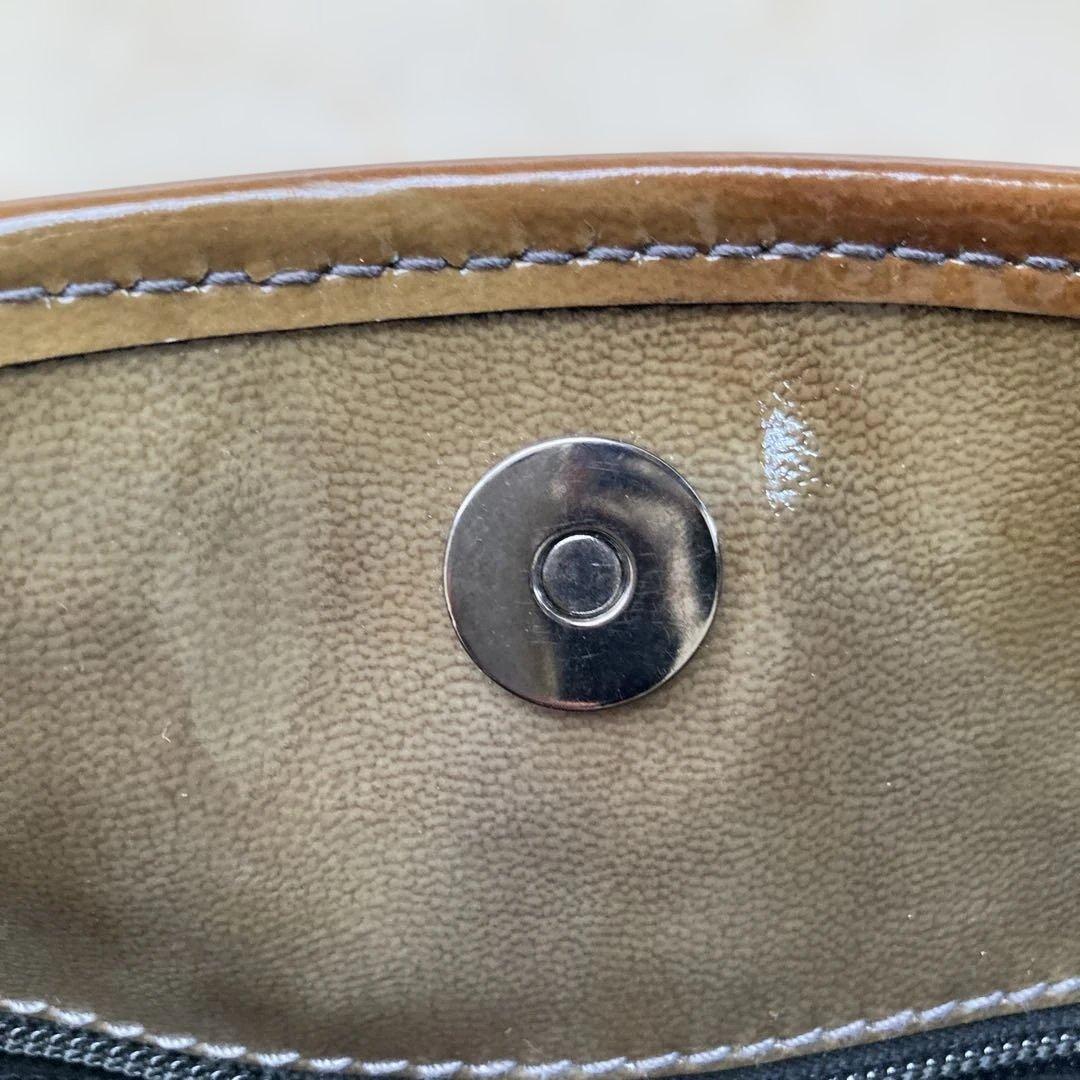 フェラガモ エナメルトートバッグ