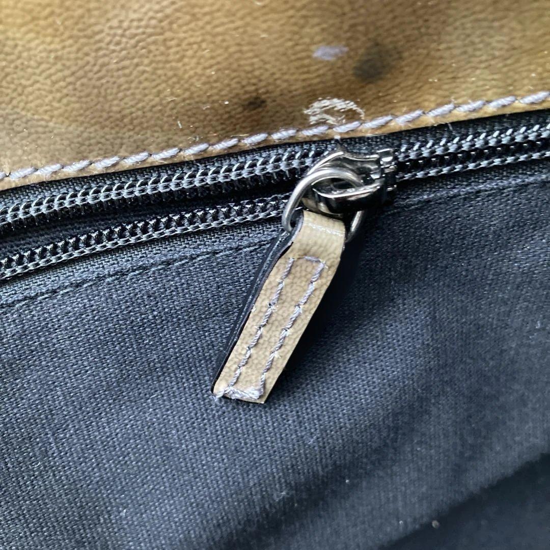 フェラガモ エナメルトートバッグ