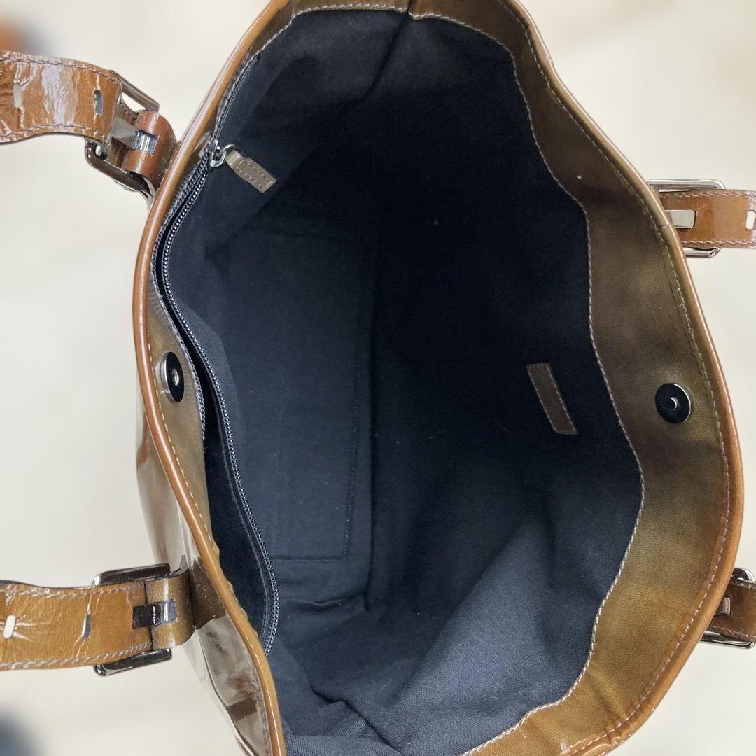 フェラガモ エナメルトートバッグ