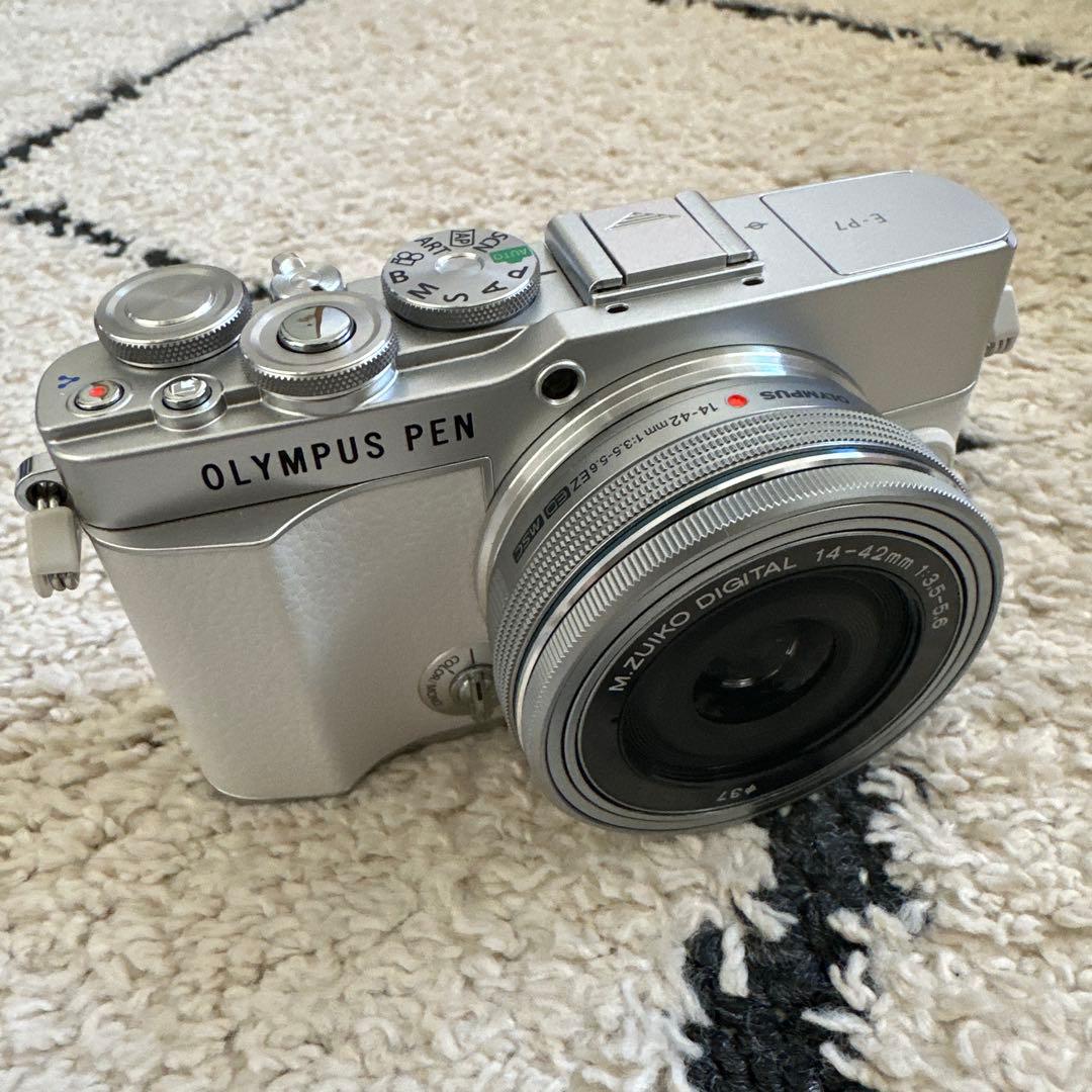 OLYMPUS PEN EーP7 EZダブルズームキットミラーレス一眼カメラ