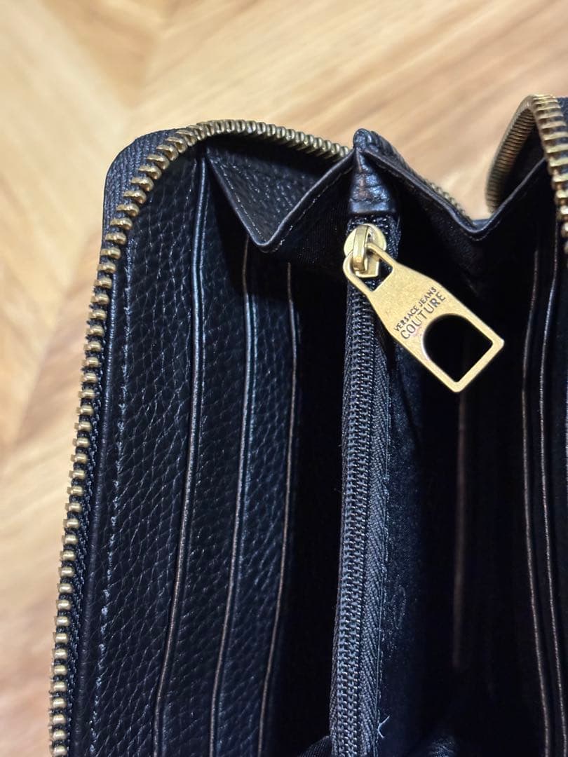 【極美品】ヴェルサーチ ジーンズ クチュール コンパクトウォレット シボ革