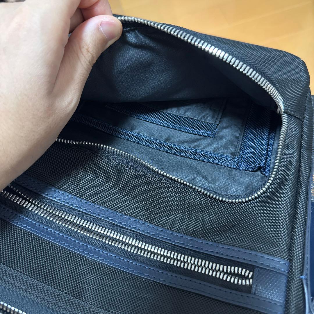 s*s様 TUMI ショルダーバッグ 黒 JARVIS ノース・サウス・クロスボ