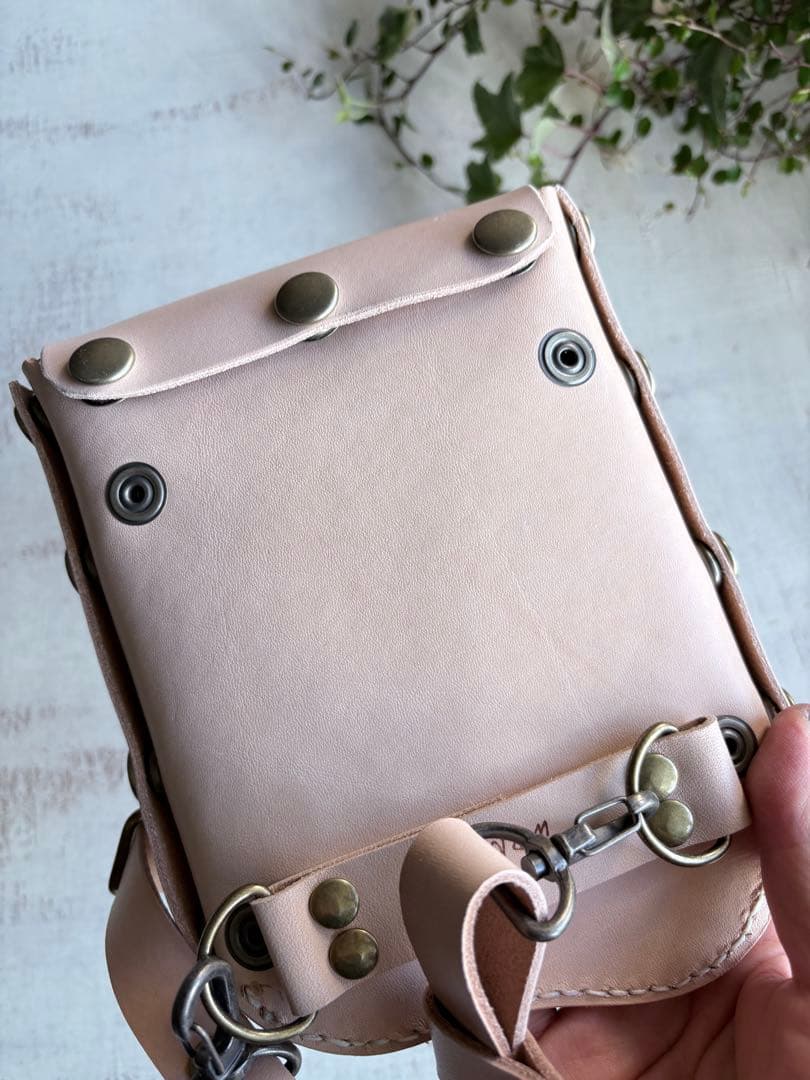 ヌメ革ナチュラル、ローズ型押しの大容量シザーケース