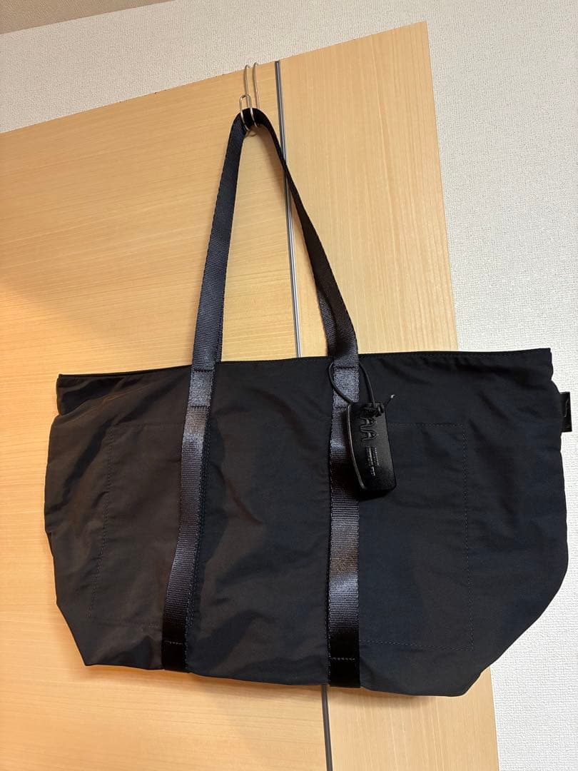 アミアカルヴァ　トートバッグ ブラック　Mサイズ　ファスナー付き　未使用