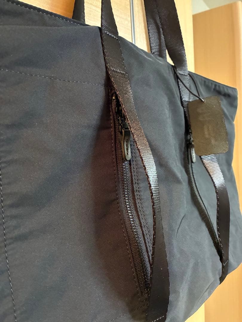 アミアカルヴァ　トートバッグ ブラック　Mサイズ　ファスナー付き　未使用