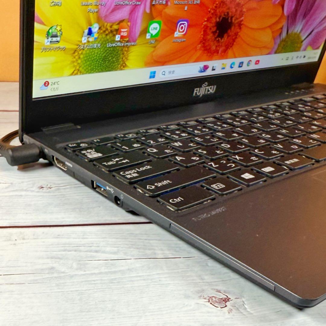 売れてます❣️薄型軽量ノートパソコン❣️メモリ12GB☘️SSD☘️指紋認証付☘️