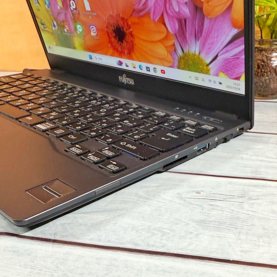 売れてます❣️薄型軽量ノートパソコン❣️メモリ12GB☘️SSD☘️指紋認証付☘️