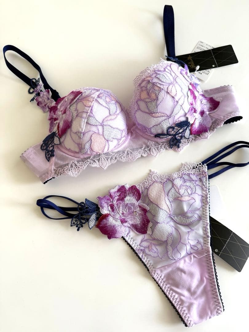 【週末限定】ワコール サルート ブラジャーC70 ショーツM