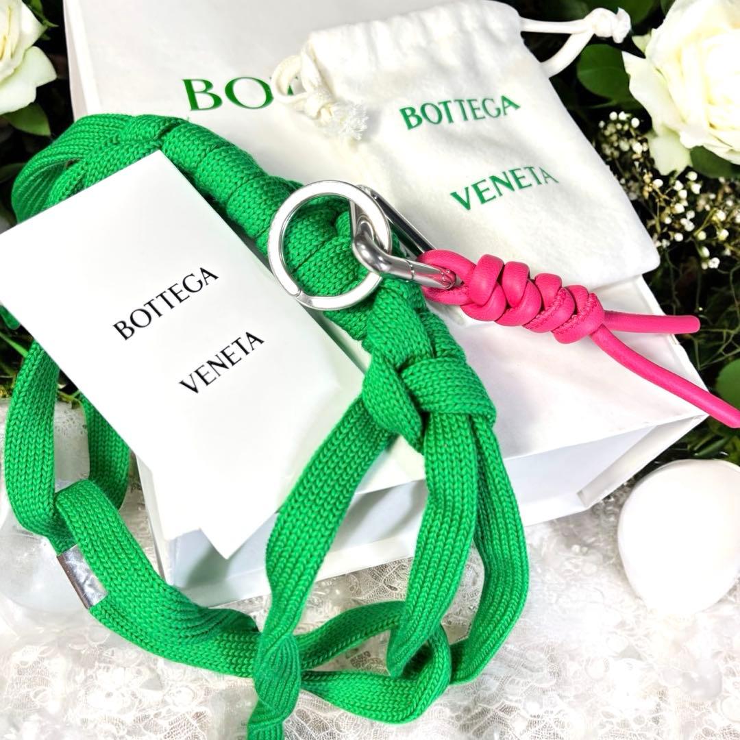 【美品】希少　Bottega Veneta トライアングルキーリング ピンク