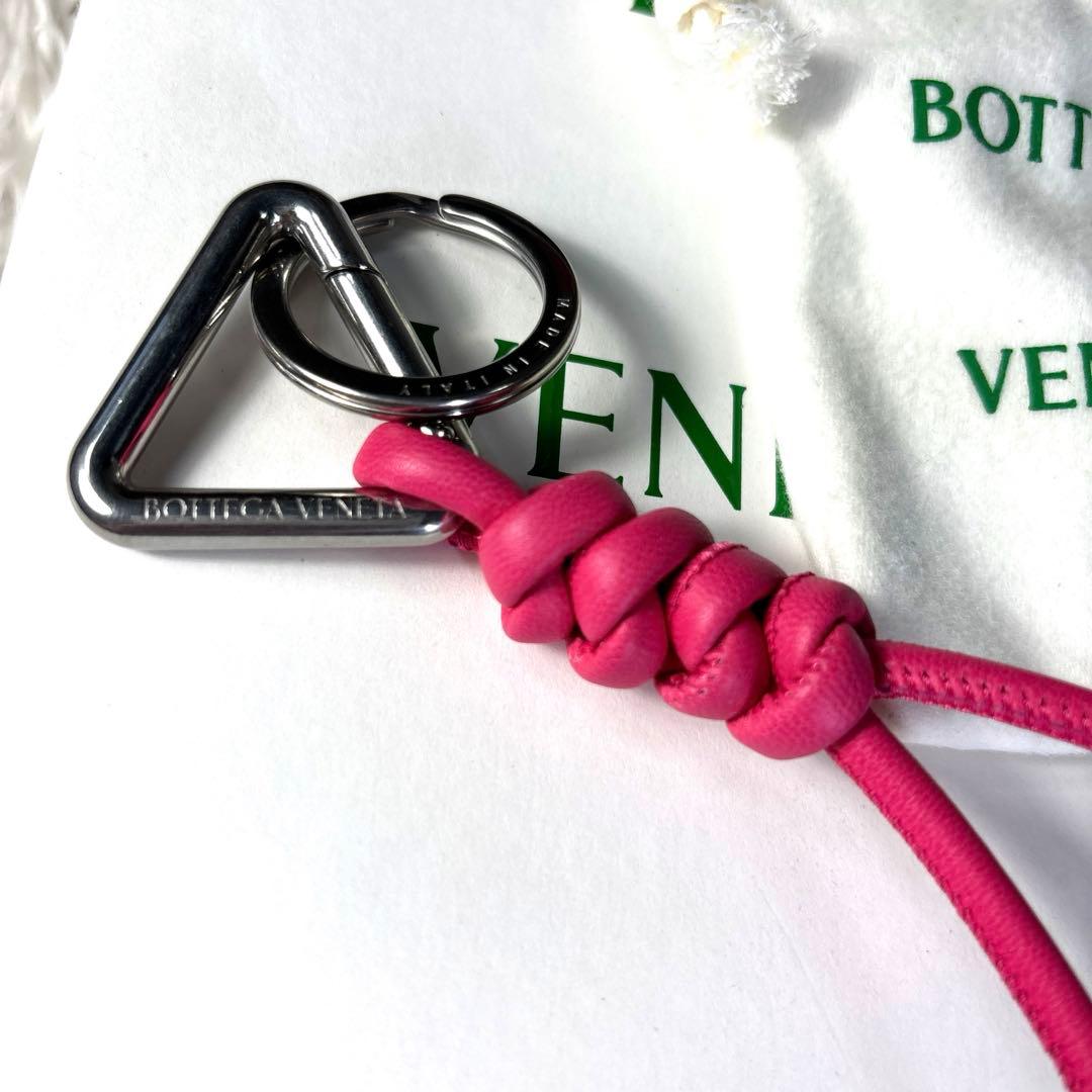 【美品】希少　Bottega Veneta トライアングルキーリング ピンク