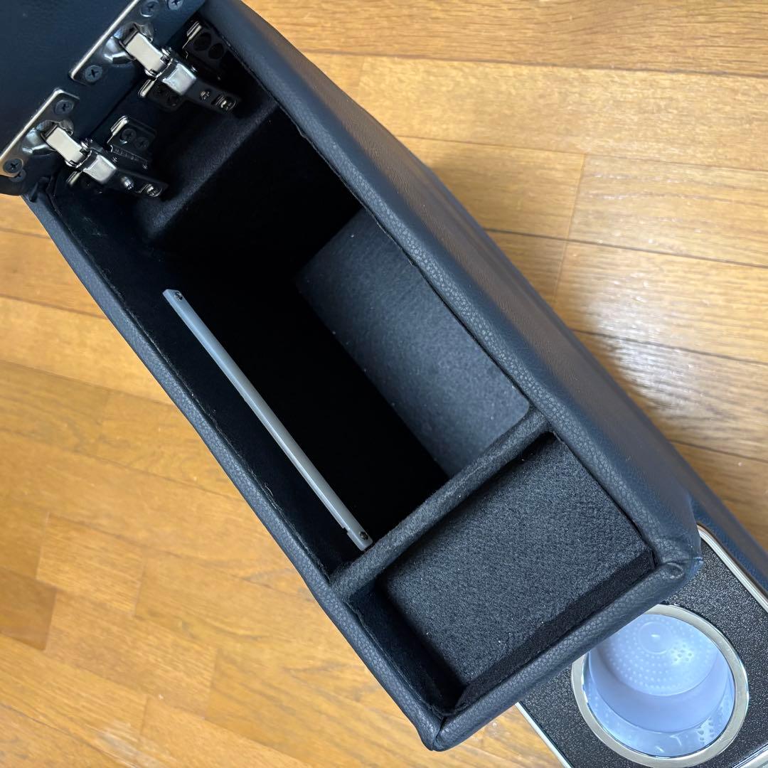 シエンタ アームレスト／コンソールボックス