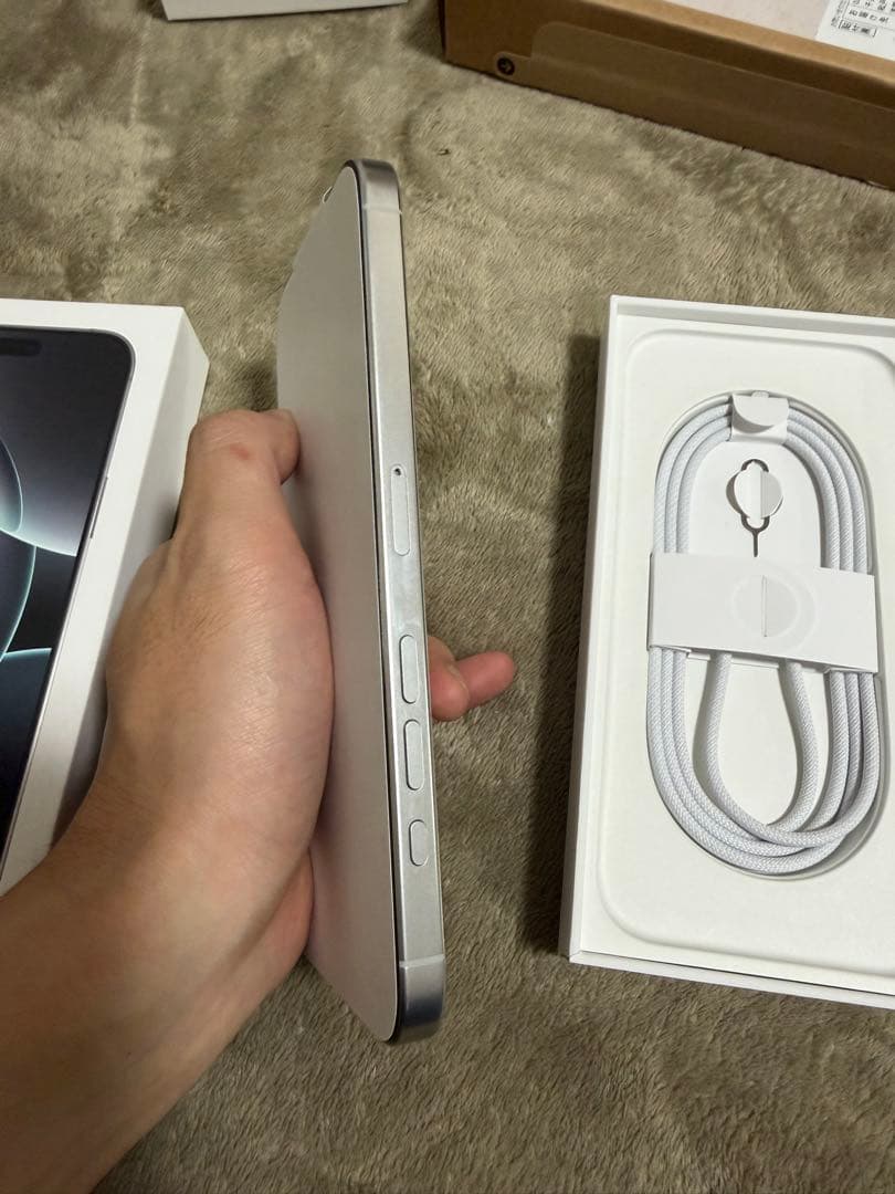 iPhone 16 promax 256GB ホワイトチタニウム 100%